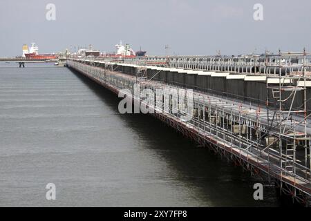 Ölentladestation in der Nordsee vor Hooksiel Stockfoto