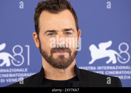 Lido Di Venezia, Italien. August 2024. Justin Theroux posiert während des Fotoaufrufs des Eröffnungsfilms BeetleJuice BeetleJuice unter der Regie von Tim Burton am 28. August 2024 während des 81. Internationalen Filmfestivals von Venedig im Lido von Venedig. © Foto: Cinzia Camela. Quelle: Live Media Publishing Group/Alamy Live News Stockfoto