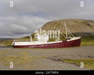 Gardar BA64 Schiffbruch bei Patreksfjoerður in den Westfjorden in Island Stockfoto