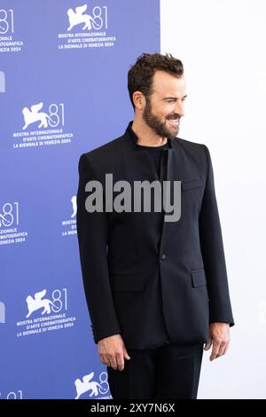 News - BeetleJuice BeetleJuice - Photocall - das 81. Internationale Filmfestival von Venedig Justin Theroux posiert während des Fotoaufrufs des Eröffnungsfilms BeetleJuice BeetleJuice unter der Regie von Tim Burton am 28. August 2024 während des 81. Internationalen Filmfestivals von Venedig im Lido von Venedig. Foto: Cinzia Camela. Lido di Venezia Palazzo del Cinema Italien Copyright: XCinziaxCamelax/xLiveMediax LPN 1490497 Stockfoto