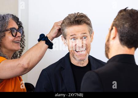 News - BeetleJuice BeetleJuice - Photocall - das 81. Internationale Filmfestival von Venedig der US-Schauspieler Willem Dafoe posiert während des Fotorufs des Eröffnungsfilms BeetleJuice BeetleJuice unter der Regie von Tim Burton am 28. August 2024 während des 81. Internationalen Filmfestivals von Venedig im Lido von Venedig. Foto: Cinzia Camela. Lido di Venezia Palazzo del Cinema Italien Copyright: XCinziaxCamelax/xLiveMediax LPN 1490503 Stockfoto