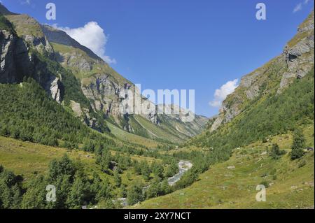 Cormet de Roselend Pass in den französischen Alpen Cormet de Roselend Pass in den französischen Alpen Stockfoto