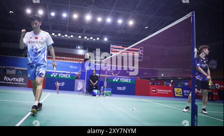 Mokpo, Südkorea. August 2024. LEI Lanxi (L) of China feiert im Einzel-Spiel der Männer 32 gegen Jia Heng Jason Teh aus Singapur bei den BWF Korea Open Badminton Championships 2024 in Mokpo, Südkorea, 28. August 2024. Quelle: Yao Qilin/Xinhua/Alamy Live News Stockfoto