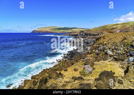 Küste von Ostern Insel mit den Wellen der Süd-Pazifik Stockfoto