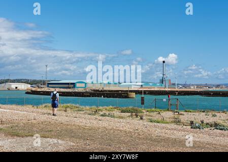 Der Eingang zum Hafen von Shoreham an einem sonnigen Sommertag West Sussex England Großbritannien Stockfoto