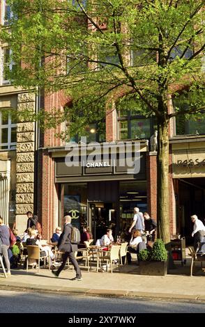 Deutschland, Hamburg, Stadt, Münckebergstraße, Geschäfte, Straßencafé vor dem Levantehaus, Hotel Hyatt, Boutique Chanel, Hamburg, Bundesrepublik Deutschland Stockfoto