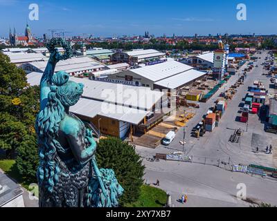 MÜNCHEN, DEUTSCHLAND - 28. AUGUST: Einrichtung des jährlichen Oktoberfestes in München am 28. August 2024 Einrichtung des jährlichen Oktoberfestes in München München Deutschland *** Stockfoto