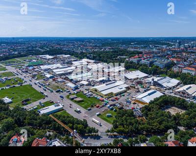 MÜNCHEN, DEUTSCHLAND - 28. AUGUST: Einrichtung des jährlichen Oktoberfestes in München am 28. August 2024 Einrichtung des jährlichen Oktoberfestes in München München Deutschland *** Stockfoto