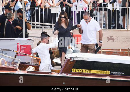 Venedig, Italien, 28.08.2024, der rote Teppich des Films BeetleJuice BeetleJuice während des 81. Internationalen Filmfestivals von Venedig. Auf dem Foto: Monica Bellucci kommt im Palazzo del Cinema an Stockfoto