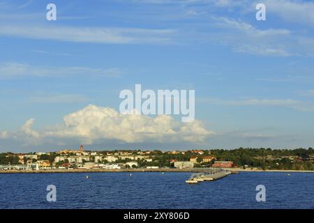 Blick auf die Hafenstadt Visby auf Gotland. Hafen von Visby in Gotland. Stadt, malerisch Stockfoto