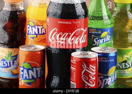 Vorzeigeprodukte der Coca Cola Company, eines amerikanischen multinationalen Getränkekonzerts mit Hauptsitz in Atlanta, Georgia, USA, Asien Stockfoto