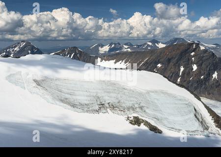 Blick über den Suottasj-Gletscher nach NIAC, Suottasjtjahkka und AKKA-Massiv, Sarek-Nationalpark, Weltkulturerbe Laponien, Norrbotten, Lappland, Schweden, Stockfoto