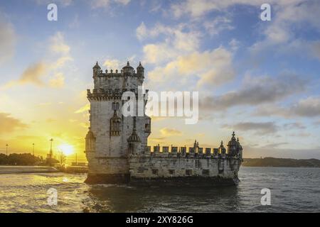 Lissabon Portugal sunrise city Skyline am Belem Turm und den Tejo Stockfoto