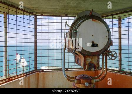 The Needles Isle of Wight Needles - Sucher aus dem Zweiten Weltkrieg Blick auf die Needles Rocks aus dem Inneren der Needles Old Battery Isle of Wight England Großbritannien GB Europa Stockfoto