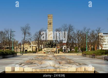 Vidin, Bulgarien - 16. März 2024: Berühmtes Denkmal für gefallene Soldaten im serbobulgarischen Krieg auf dem Platz der Stadt Vidin in Bulgarien Stockfoto