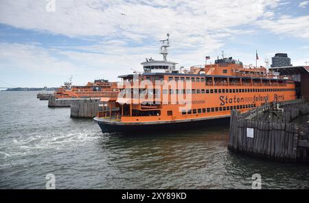 Die Staten Island Ferry ist eine vom New York City Department of Transportation betriebene Fährstrecke für Fahrgäste ohne Gebühr Stockfoto