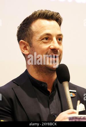 Urayasu, Japan. August 2024. Der ehemalige schottische Rugbyspieler Graig Laidlaw spricht auf einer Pressekonferenz, als er am Mittwoch, den 28. August 2024, Cheftrainer des japanischen Profi-Rugbyteams Urayasu D-Rocks in Urayasu, Tokio, wurde. Laidlaw wird durch den ehemaligen Cheftrainer Johan Ackermann ersetzt und Ackermann wurde Berater der Mannschaft. (Foto: Yoshio Tsunoda/AFLO) Stockfoto