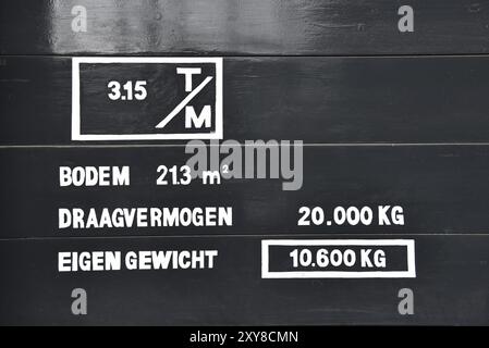 Utrecht, Niederlande. Mai 2023. Eine Inschrift auf einem alten Güterzugwagen Stockfoto