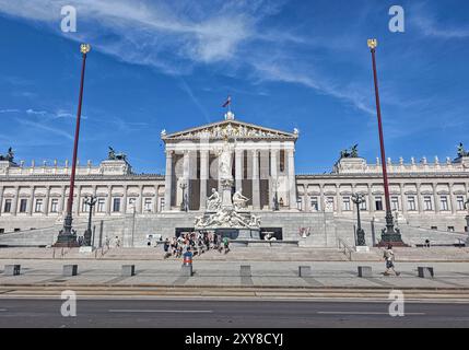 Wien, Österreich. Juni 2024. Das österreichische parlamentsgebäude an der Ringstraße in Wien. Das ehemalige kaiserliche Ratsgebäude, das zwischen 1874 und 1883 erbaut wurde, ist heute als Parlamentsgebäude bekannt. Frank Rumpenhorst/dpa/Alamy Live News Stockfoto