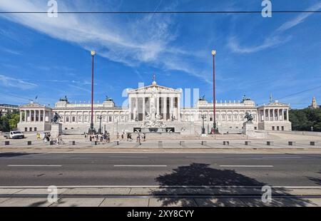 Wien, Österreich. Juni 2024. Das österreichische parlamentsgebäude an der Ringstraße in Wien. Das ehemalige kaiserliche Ratsgebäude, das zwischen 1874 und 1883 erbaut wurde, ist heute als Parlamentsgebäude bekannt. Frank Rumpenhorst/dpa/Alamy Live News Stockfoto