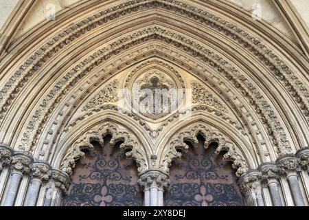 ELY, CAMBRIDGESHIRE, Großbritannien, 22. NOVEMBER: Eintritt zur Ely Cathedral in Ely am 22. November 2012 Stockfoto