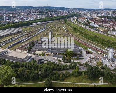 Blick vom Stallhof Rosenstein zum Stuttgarter Hauptbahnhof. Gleisvorfeld am Hauptbahnhof. Nach Abschluss des Projekts Stuttgart 21 wurden Wohnungen und Stockfoto