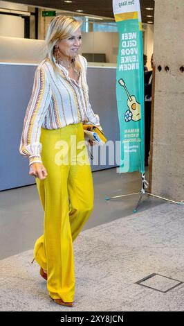 Den Haag, Niederlande. August 2024. Königin Maxima von den Niederlanden am Helpdesk Geldzaken in den Haag, am 28. August 2024, können die Einwohner 39 verschiedene Helpdesk-Standorte besuchen, um einen kostenlosen Einblick in ihre Einnahmen und Ausgaben zu erhalten. Gutschrift: Albert Nieboer/Netherlands OUT/Point de Vue OUT/dpa/Alamy Live News Stockfoto