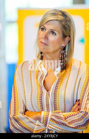 Den Haag, Niederlande. August 2024. Königin Maxima von den Niederlanden am Helpdesk Geldzaken in den Haag, am 28. August 2024, können die Einwohner 39 verschiedene Helpdesk-Standorte besuchen, um einen kostenlosen Einblick in ihre Einnahmen und Ausgaben zu erhalten. Gutschrift: Albert Nieboer/Netherlands OUT/Point de Vue OUT/dpa/Alamy Live News Stockfoto