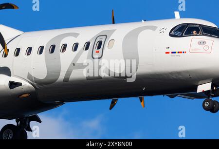 Flughafen Arlanda, Passagiere i ein Flugzeug von skandinavischer Fluggesellschaft (SAS, nördlich von Stockholm, Schweden, am Samstag. Stockfoto