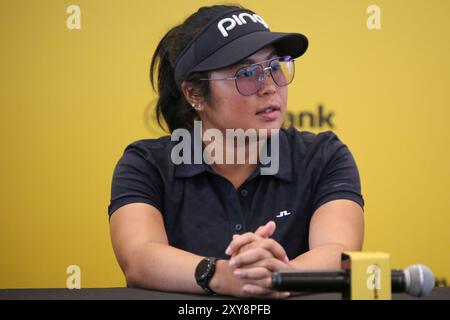 Kuala Lumpur, Malaysia. August 2024. Chayanit Wangmahaporn wurde während der Maybank ASEAN Qualifier 2024 Preiszeremonie und Pressekonferenz gesehen. Maybank ASEAN Qualifier 2024 Trophy Zeremonie und Pressekonferenz im Kuala Lumpur Golf & Country Club. Quelle: SOPA Images Limited/Alamy Live News Stockfoto