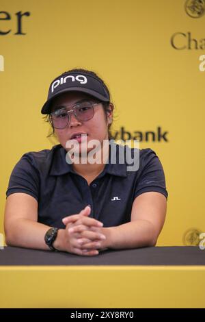 Kuala Lumpur, Malaysia. August 2024. Chayanit Wangmahaporn wurde während der Maybank ASEAN Qualifier 2024 Preiszeremonie und Pressekonferenz gesehen. Maybank ASEAN Qualifier 2024 Trophy Zeremonie und Pressekonferenz im Kuala Lumpur Golf & Country Club. (Foto: Faris Hadziq/SOPA Images/SIPA USA) Credit: SIPA USA/Alamy Live News Stockfoto