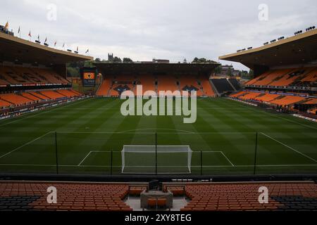 Wolverhampton, Großbritannien. August 2024. Eine allgemeine Ansicht von Molineux vor dem Carabao Cup-Spiel Wolverhampton Wanderers gegen Burnley in Molineux, Wolverhampton, Vereinigtes Königreich, 28. August 2024 (Foto: Gareth Evans/News Images) in Wolverhampton, Vereinigtes Königreich am 28. August 2024. (Foto: Gareth Evans/News Images/SIPA USA) Credit: SIPA USA/Alamy Live News Stockfoto
