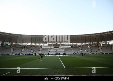 Baku, Aserbaidschan. August 2024. BAKU, ASERBAIDSCHAN - 28. AUGUST: Überblick über das Stadion vor dem Play-Off-Spiel der UEFA Champions Qualifying zwischen Qarabag und GNK Dinamo Zagreb im Tofiq Bahramov Stadion am 28. August 2024 in Baku, Aserbaidschan. Foto: Marko Lukunic/PIXSELL Credit: Pixsell/Alamy Live News Stockfoto