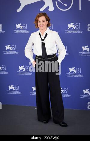 Venedig Lido, Italien. August 2024. Sigourney Weaver nimmt am 28. August 2024 in Venedig, Italien, am Fotobesuch „Golden Lion for Lifetime Achievement“ beim 81. Internationalen Filmfestival von Venedig Teil. (Foto: Daniele Cifala/NurPhoto) Credit: NurPhoto SRL/Alamy Live News Stockfoto