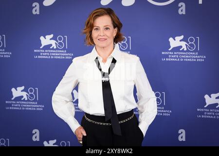 Venedig Lido, Italien. August 2024. Sigourney Weaver nimmt am 28. August 2024 in Venedig, Italien, am Fotobesuch „Golden Lion for Lifetime Achievement“ beim 81. Internationalen Filmfestival von Venedig Teil. (Foto: Daniele Cifala/NurPhoto) Credit: NurPhoto SRL/Alamy Live News Stockfoto
