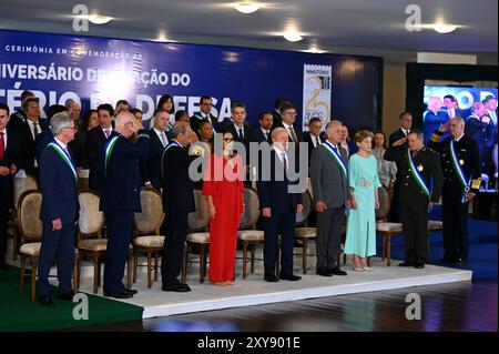 Brasília, DF - 28.08.2024: LULA 25 ANOS MINISTÉRIO da DEFESA - an diesem Mittwoch (28) nimmt der brasilianische Präsident Luiz Inácio Lula da Silva an der Zeremonie zur Feier des 25. Jahrestages des Verteidigungsministeriums und des Beginns der freiwilligen Einberufung von Frauen Teil, eine beispiellose Maßnahme in der Armee. (Foto: Ton Molina/Fotoarena) Stockfoto