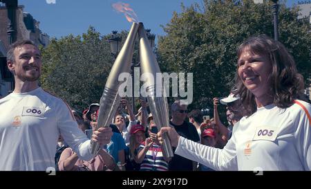 Die Pariser Paralympics Flamme in Pigalle Stockfoto