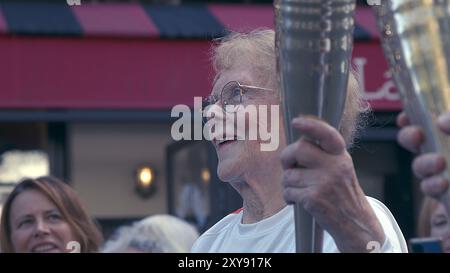 Die Pariser Paralympics Flamme in Pigalle Stockfoto