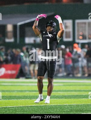 24. August 2024: Der Defensivverteidiger Peter Manuma #1 der Hawaii Rainbow Warriors sprüht die Menge während des NCAA-Fußballspiels zwischen den Delaware State Hornets und den Rainbow Warriors der University of Hawaii im Clarence T.C. Ching Complex in Honolulu, Hawaii. Glenn Yoza/CSM Stockfoto