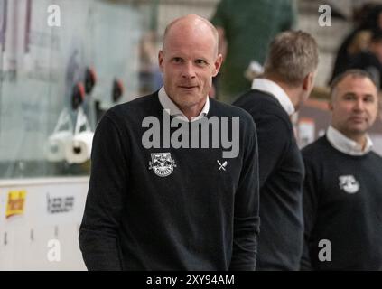 Cheftrainer Toni Soederholm (EHC Red Bull Muenchen). GER, EHC Red Bull München gegen HC Dynamo Pardubice, Eishockey, Testspiel, Preseason, 28.08.2024. Foto: Eibner-Pressefoto/Heike Feiner Stockfoto