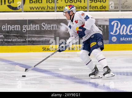 Bad Toelz, Deutschland. August 2024. Les Lancaster (EHC Red Bull Muenchen, #74). GER, EHC Red Bull München gegen HC Dynamo Pardubice, Eishockey, Testspiel, Preseason, 28.08.2024. Foto: Eibner-Pressefoto/Heike feiner Credit: dpa/Alamy Live News Stockfoto