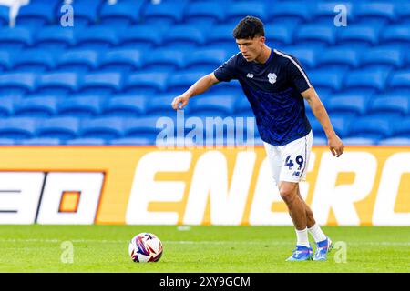 Cardiff, Großbritannien. August 2024. Luey Giles aus Cardiff City während des Aufwärmens. Spiel der 2. Runde des Carabao Cup EFL Cup, Cardiff City gegen Southampton im Cardiff City Stadium in Cardiff, Wales am Mittwoch, 28. August 2024. Dieses Bild darf nur für redaktionelle Zwecke verwendet werden. Nur redaktionelle Verwendung, Bild von Lewis Mitchell/Andrew Orchard Sportfotografie/Alamy Live News Credit: Andrew Orchard Sportfotografie/Alamy Live News Stockfoto