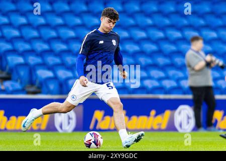 Cardiff, Großbritannien. August 2024. Morgan Wigley aus Cardiff City während des Aufwärmens. Spiel der 2. Runde des Carabao Cup EFL Cup, Cardiff City gegen Southampton im Cardiff City Stadium in Cardiff, Wales am Mittwoch, 28. August 2024. Dieses Bild darf nur für redaktionelle Zwecke verwendet werden. Nur redaktionelle Verwendung, Bild von Lewis Mitchell/Andrew Orchard Sportfotografie/Alamy Live News Credit: Andrew Orchard Sportfotografie/Alamy Live News Stockfoto