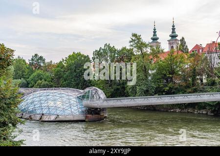 Graz, Österreich (16. August 2024) - die Murinsel, eine künstliche Insel an der Mur, entworfen vom Künstler Vito Acconci Stockfoto