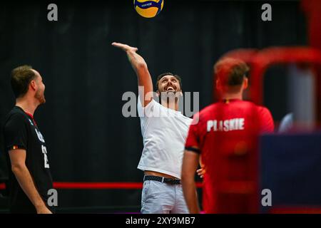 Kortrijk, Belgien. August 2024. Hendrik Tuerlinckx wurde vor einem Volleyballspiel zwischen den Nationalmannschaften Österreichs und Belgiens, den Red Dragons, während der Qualifikationsphase Leg 4 in der CEV Euro Volley Championship in Pool B am Mittwoch, den 28. August 2024 in Kortrijk, Belgien, gezeigt. Quelle: Sportpix/Alamy Live News Stockfoto