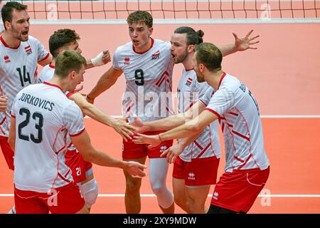 Kortrijk, Belgien. August 2024. Das Team Austria reagiert auf ein Volleyballspiel zwischen den Nationalmannschaften Österreichs und Belgiens, den Red Dragons, während der Qualifikationsphase Leg 4 in der CEV Euro Volley Championship in Pool B, am Mittwoch, den 28. August 2024 in Kortrijk, Belgien. Quelle: Sportpix/Alamy Live News Stockfoto