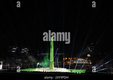 Allgemeiner Überblick über die Eröffnungszeremonie der Paralympischen Spiele 2024 in Paris am Place de la Concorde. Bilddatum: Mittwoch, 28. August 2024. Stockfoto