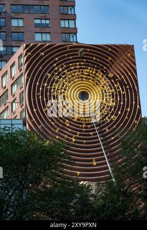 Die Klimauhr in der Nähe des Union Square zählt die Zeit, die die Welt 2030 CO2-neutral erreichen sollte, in New York City, USA, 2024 Stockfoto