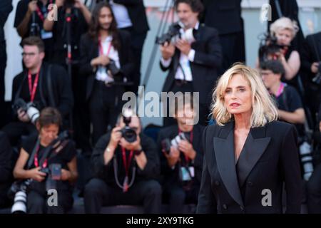 Lido di Venezia, Italien, 28. August 2024 – Isabella Ferrari besucht den roten Teppich für den Film „Beetlejuice Beetlejuice“ beim 81° Venice Film Festival. Credits: Luigi de Pompeis / Alamy Live News Stockfoto