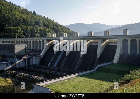 Porabka, Polen, 28. August 2024. In einem renovierten Pumpspeicherkraftwerk an einem oberen Reservoir des Werks in PGE-Kraftwerken Porabka-ZAR in Südpolen sind Bauarbeiten zu sehen. Pumpspeicherkraftwerk meine vielen Konstrukteure der Energieumwandlung werden als effektivere und umweltfreundlichere Methode der Energiespeicherung empfohlen. Quelle: Dominika Zarzycka/Alamy Live News. Stockfoto